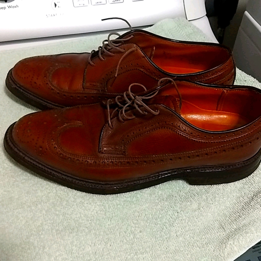 Mens shoes 9 1/2 Stauart McGuire Imperial.